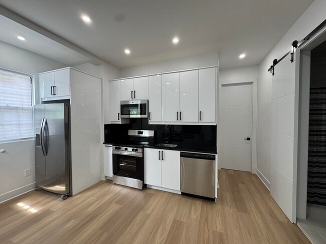 Foto del edificio - 531 E 187th St