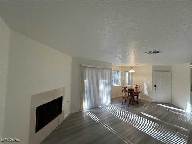 Building Photo - 5044 S Rainbow Blvd
