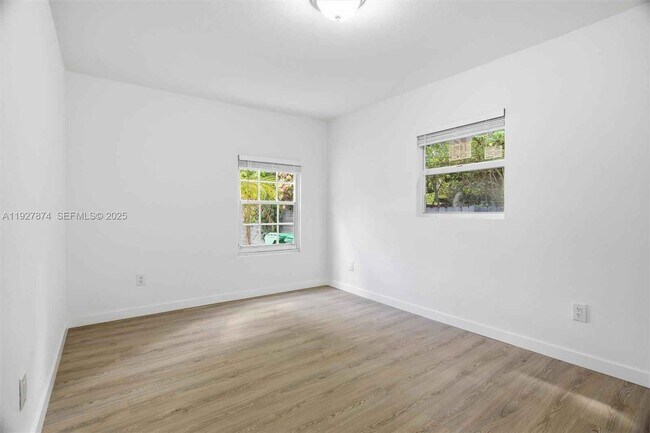 Foto del edificio - 465 NE 165th St