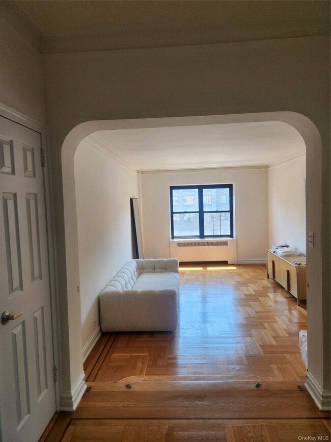 Building Photo - 190 E Mosholu Pkwy S