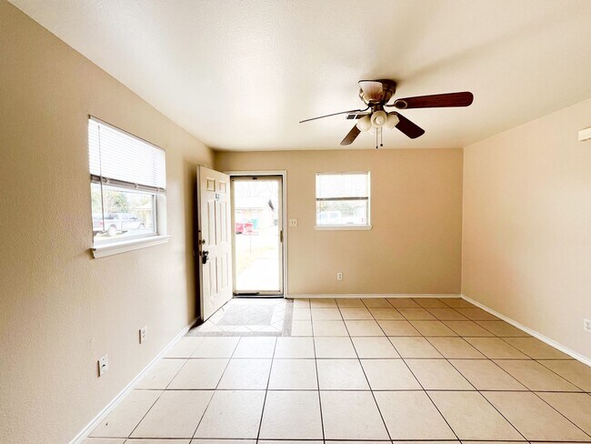 Foto del edificio - 211 W Bobwhite Ln