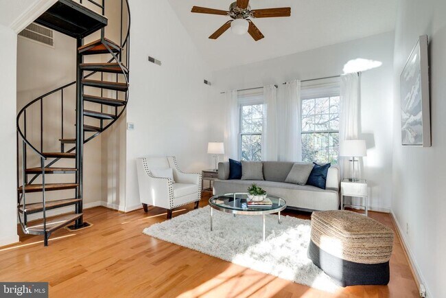 Foto del edificio - 2968 S Columbus St