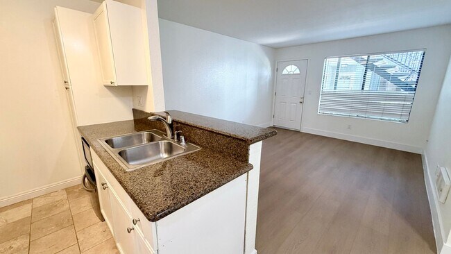 Foto del edificio - 4440 Cherokee Ave