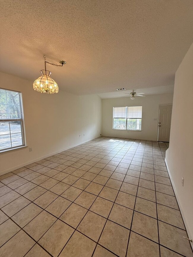 Building Photo - 946 Rachel Dr
