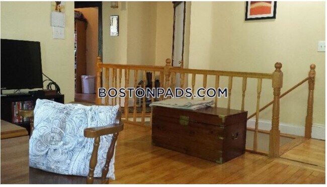 Building Photo - 156 Magazine St