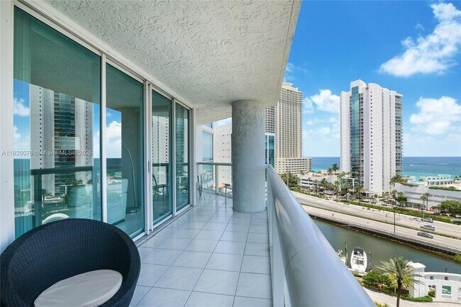 Foto del edificio - 16400 Collins Ave