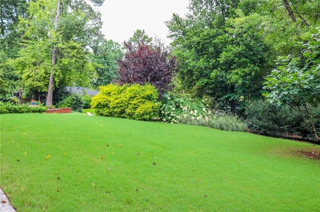 Foto del edificio - 2305 Vistamont Dr