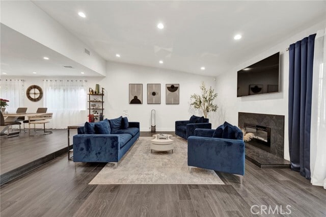 Foto del edificio - 8746 Ruffner Ave
