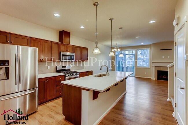 Foto del edificio - ** PRICE DROPPED ** Stylish 3-Bed, 2.5-Bat...