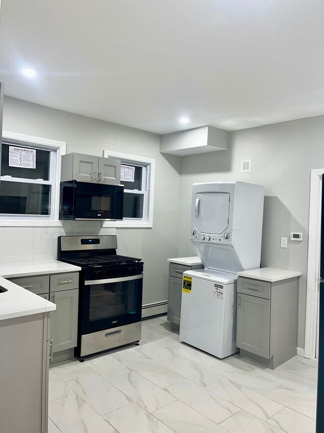 Building Photo - 364 River Dr