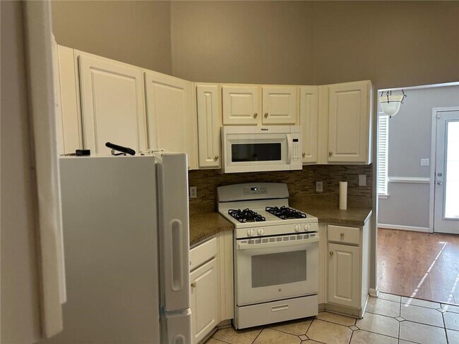 Building Photo - 3730 Golfe Links Dr