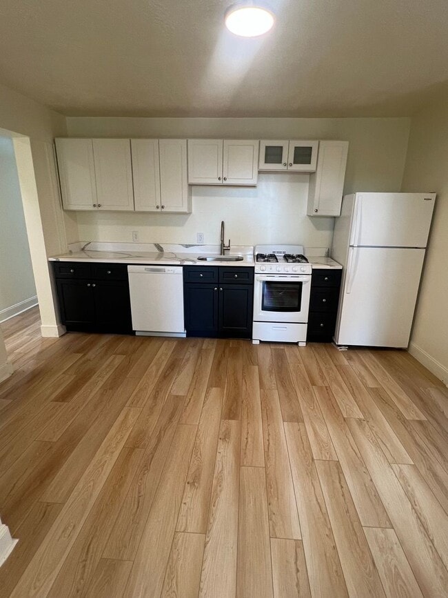 Building Photo - 209 Coltart Ave