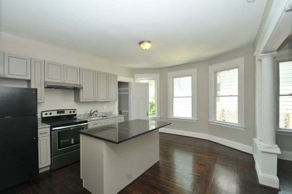 Building Photo - 3309 W 8th St