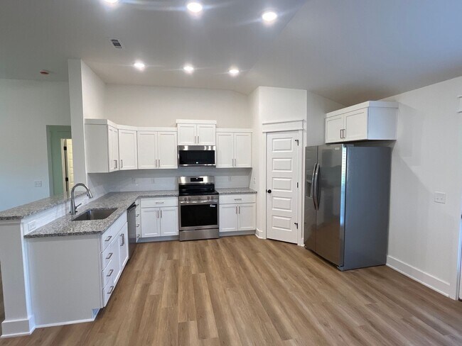 Building Photo - Your Dream Home Just Hit the Market – Don’t Miss Out!