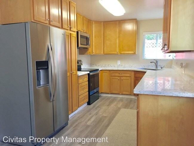Foto del edificio - 726-728 Golden Oak Dr
