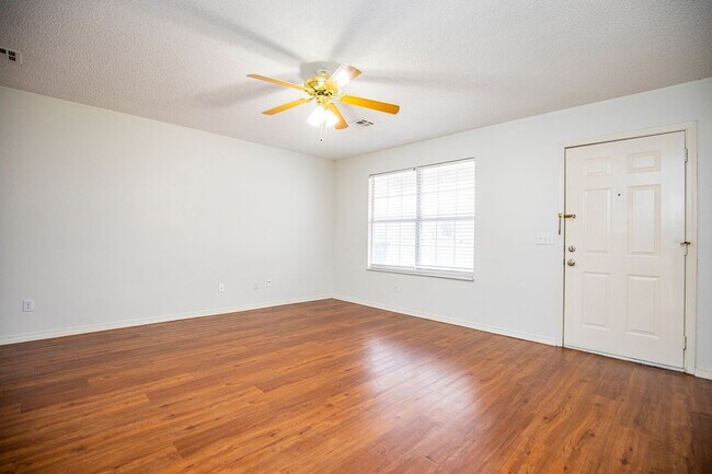 Building Photo - ***2513 SE 4th***