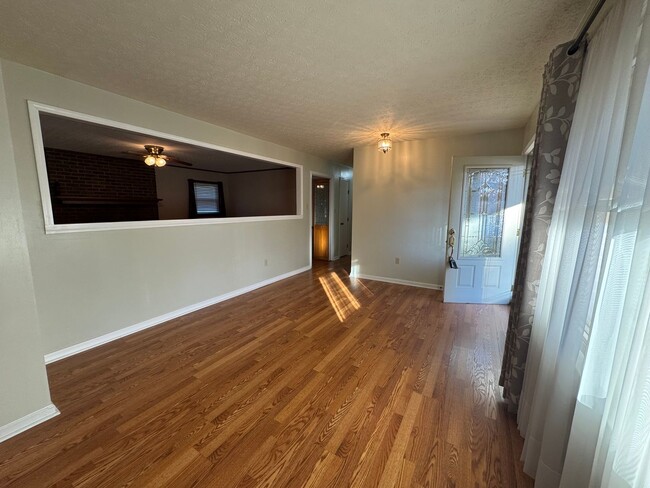 Building Photo - Spacious three bedroom, two bathroom with ...
