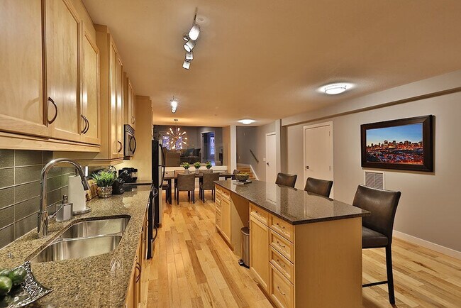 Photo du bâtiment - 10154-10103 103 St NW