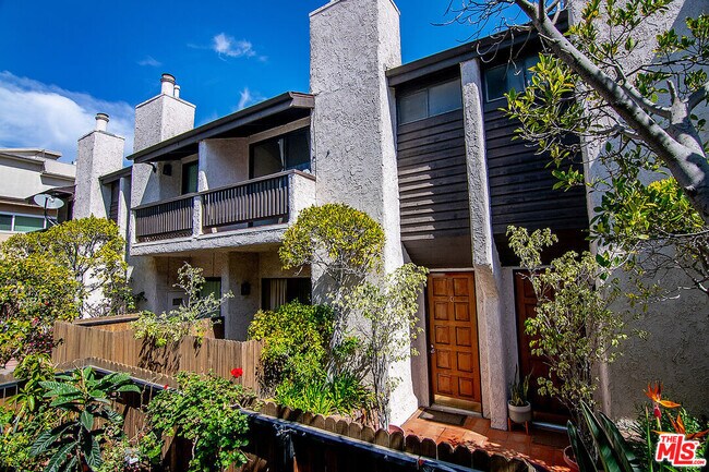 Foto del edificio - 2216 S Bentley Ave