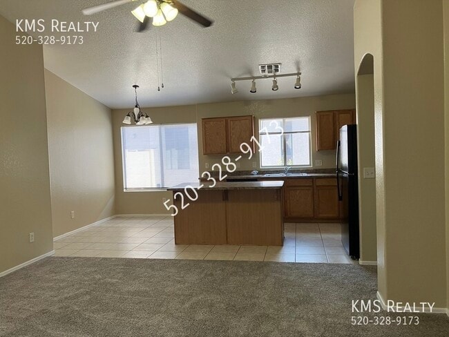 Building Photo - 4 Bedroom 2 Bath- 4229 E Mesquite Desert T...