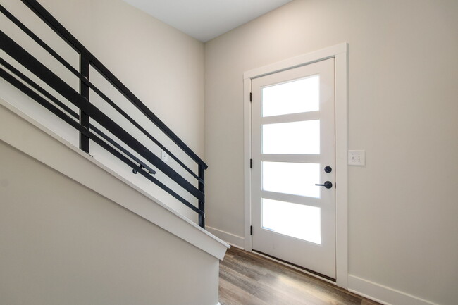 Building Photo - 160 Excell Rd