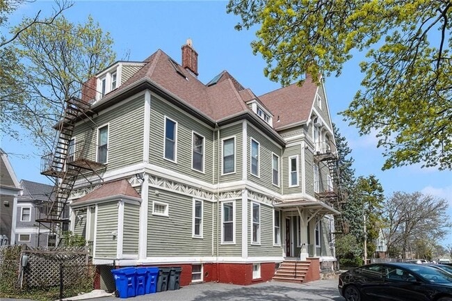 Building Photo - 87 Cooke St