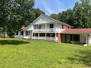 Building Photo - 220 Edgewood Dr
