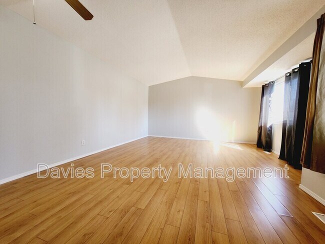 Photo du bâtiment - 611 Willow Ct NW