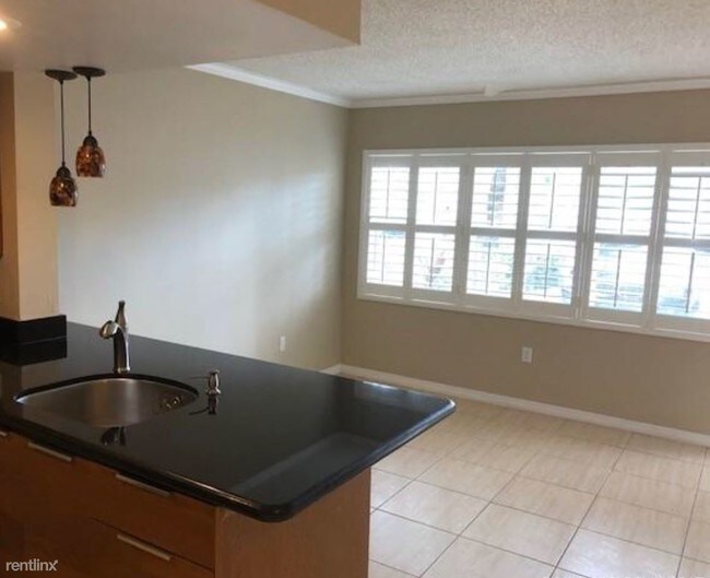 Building Photo - 1 br, 1 bath  - 8675 NW 5th Ter Apt 103