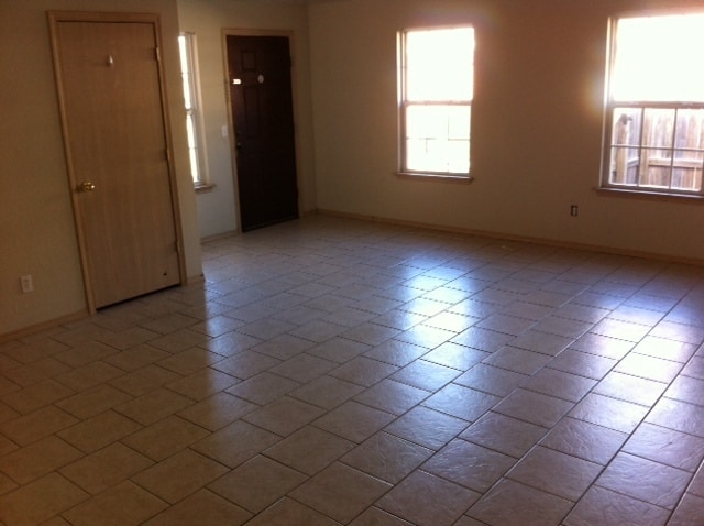 Building Photo - 3 Bedroom, 2 Bath, 2 Car Garage, Fenced Backyard