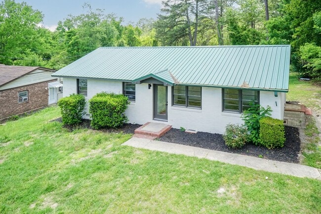 Building Photo - Spacious 4-Bedroom Rental – 10 Minutes from Fort Bragg & local amenities!