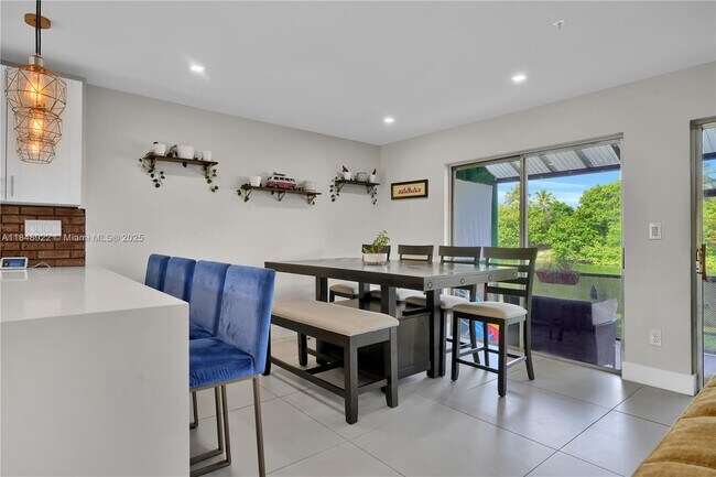 Foto del edificio - 8330 SW 154th Ave