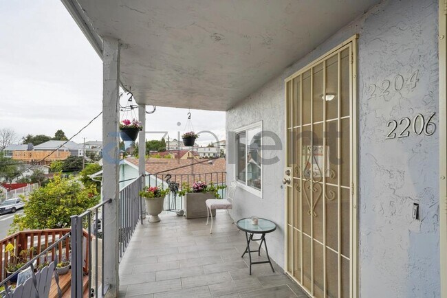 Foto del edificio - 2204 E 24th St