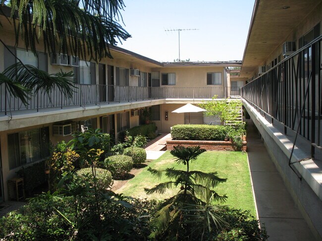 Foto del edificio - 18200 Killion St