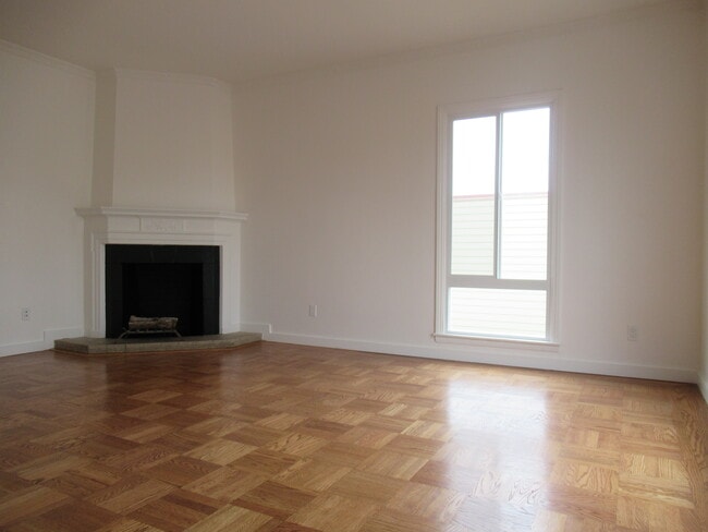 Building Photo - 3939 Ortega St