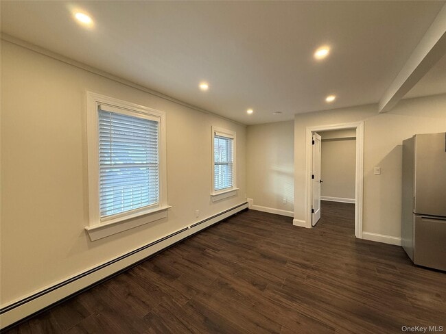 Building Photo - 247 Main St