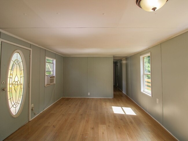 Building Photo - Move in Ready! Fayetteville, TN