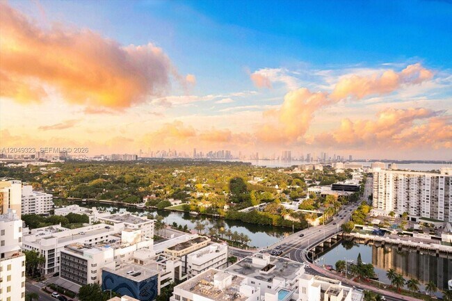 Foto del edificio - 4201 Collins Ave