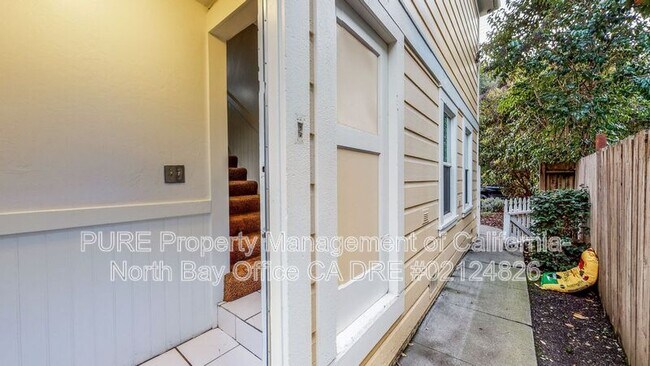 Building Photo - 738 Morgan St