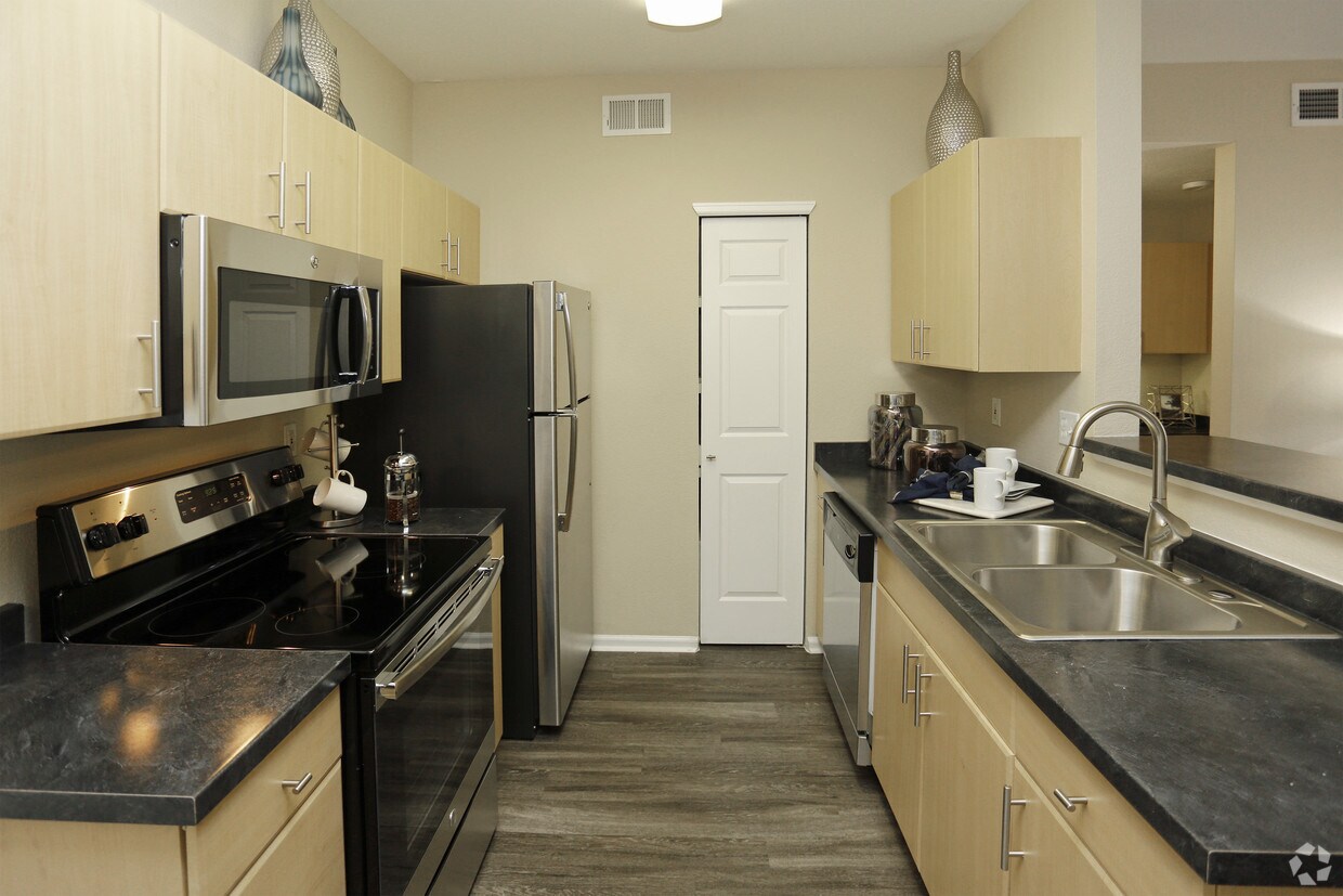 Crestone Apartments Aurora, CO