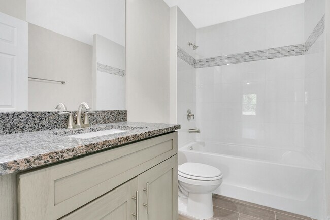 Building Photo - 2301 Fox Hollow Dr