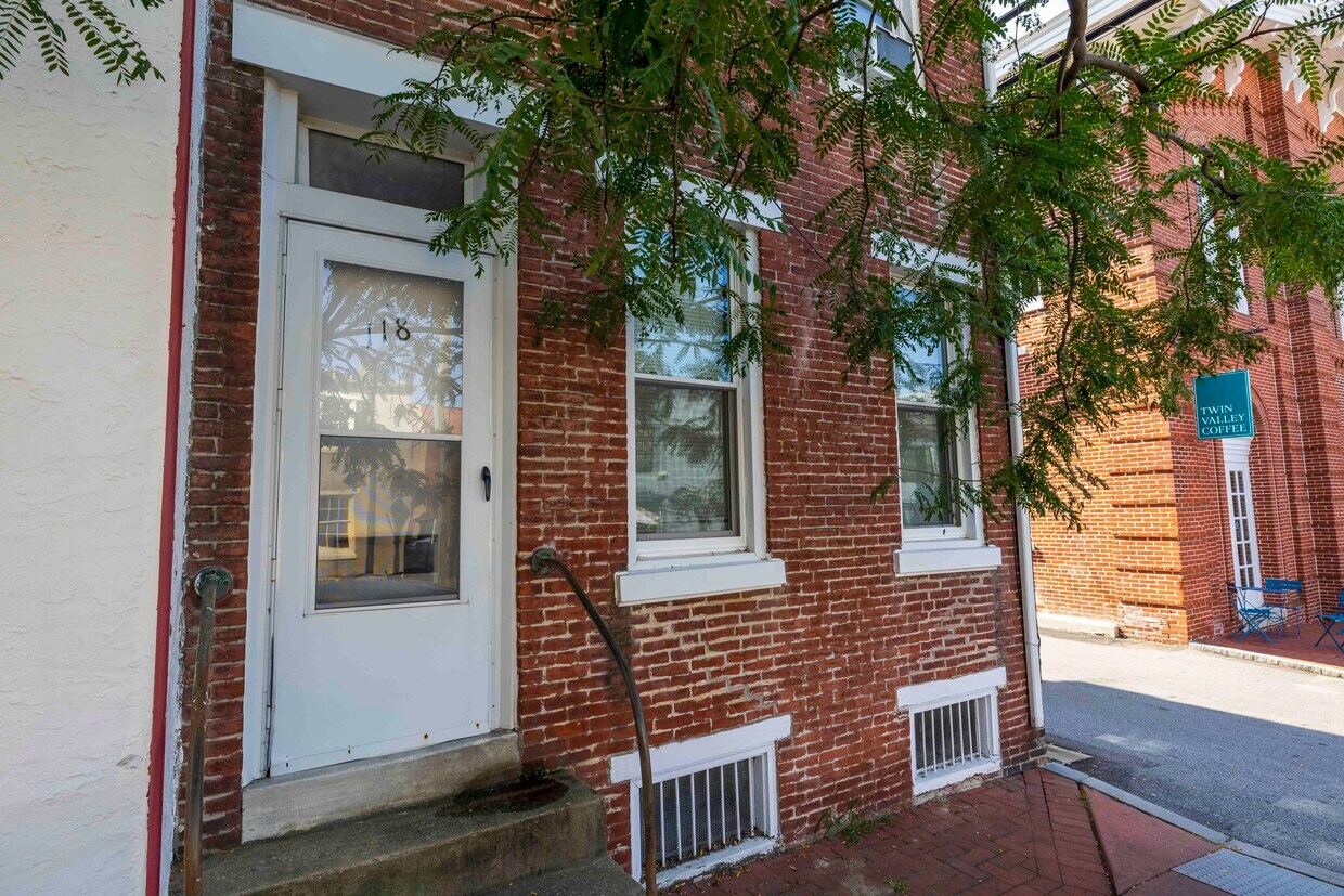 Primary Photo - 118 N Church St