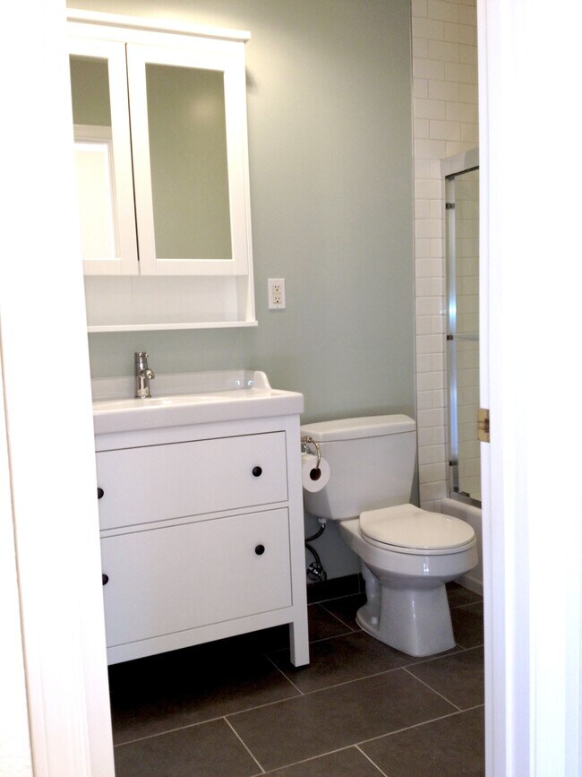 Bathroom - 412 Richmond Dr