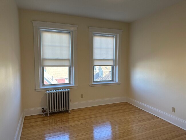 Building Photo - 10 Perkins Sq