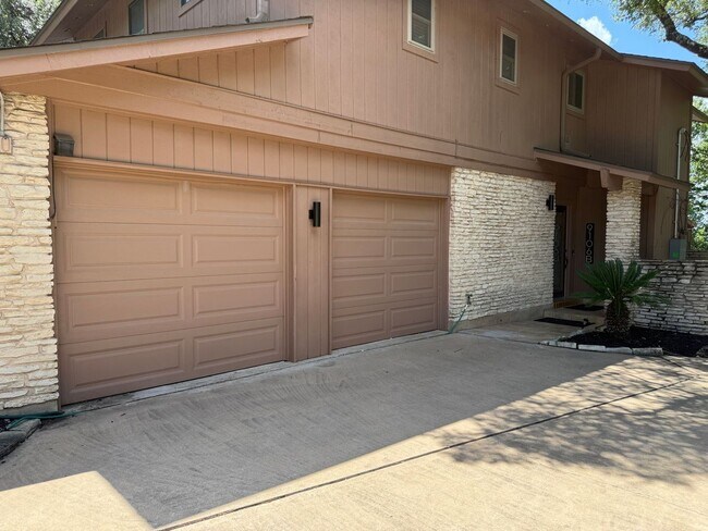 Foto del edificio - 9106 Rockcrest Cir