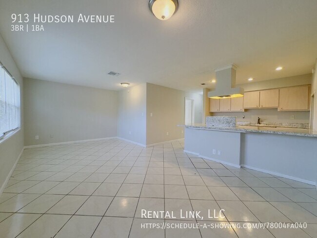 Building Photo - Charming 3-Bedroom Home in Lehigh Acres – ...