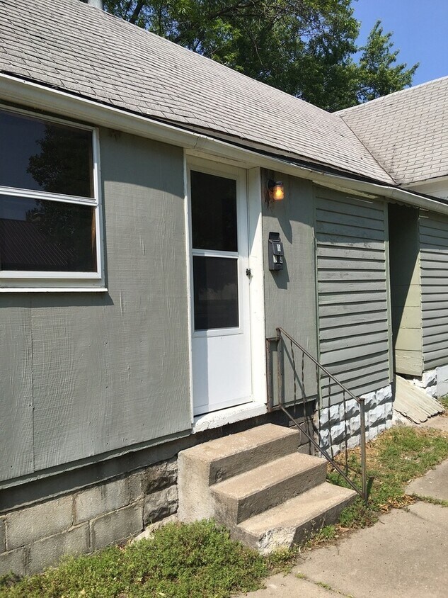 Primary Photo - Nice 1 bedroom 1 bath Apt - Back Apartment