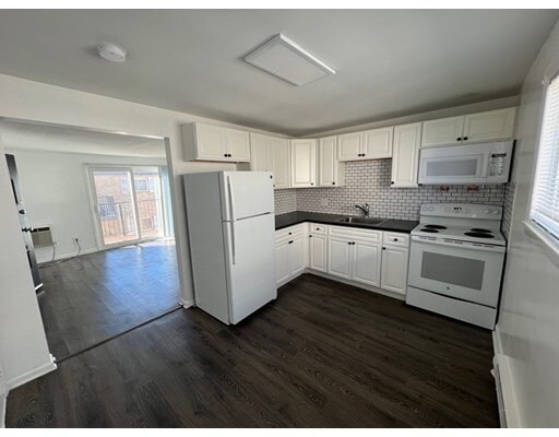 Building Photo - 31 Beach Rd