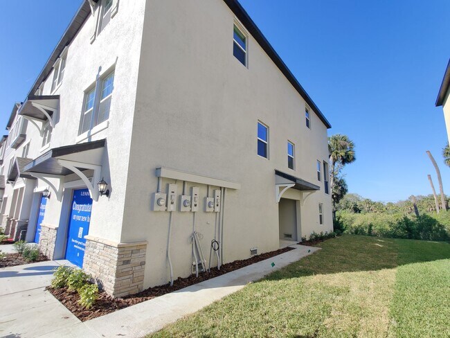 Building Photo - 821 Tennyson Mill Cir Tampa FL 33619