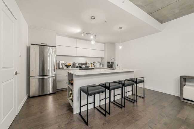 Building Photo - 17 Ave Gendron